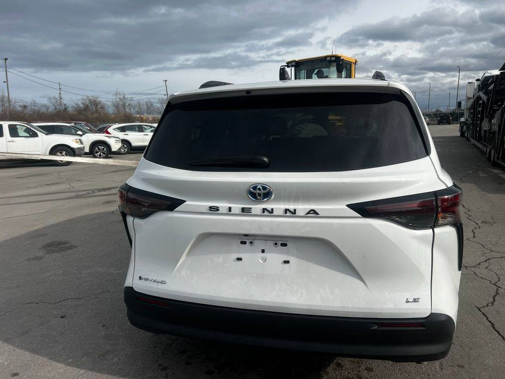 للبيع تيوتا سينا موديل 25 ماشيه 7000 موصفات  le سياره ضررها جاملغ بدون دواخل مصلح جاهز تدخل كتاب شهداء او تفتر ع اربيل سعرها مطروحه بالحره مصلح جاهز 265 السياره موجوده بالحره بشركة اسى  ***********
