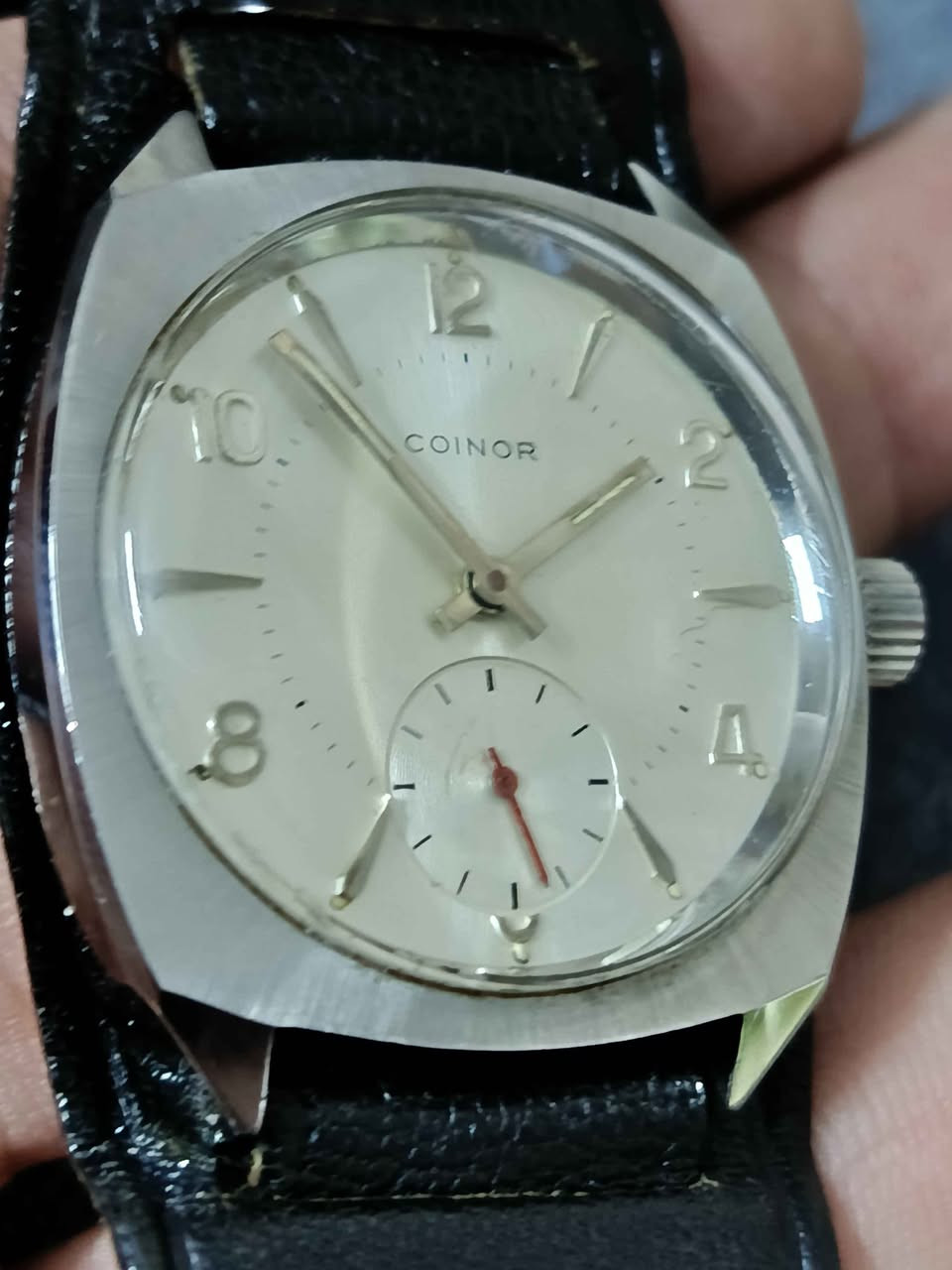 تحفة من زمن الاناقة
ساعة كوينور سويسري
انتاج الستينات
نصب تكويك سنتر ثواني منفصل
قطر جامبو ٣٨ ملم
نظافة عالية جدا
السعر ١١٠ الف بغداد, العراق


**إذا كنت صاحب هذا الإعلان وتريد حذفه لأي سبب، رجاءا أرسل رسالة إلى الدعم الفني**