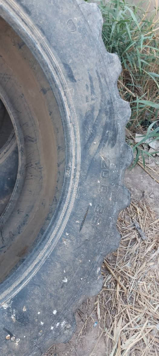 تايرات 38   _ 8  - 20    للبيع نص عمر مكان الكوت الشراي يتصل ***********
