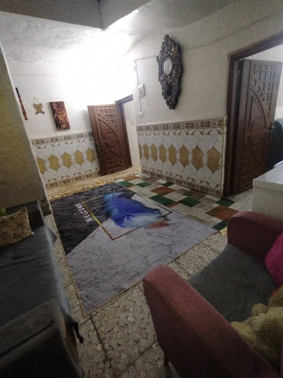 دار للبيع مساحه ١٤٠م البيت على ساحه ونظيف جدا حي الجواد قرب جامع المتقين قريب من  شارع تجاري السعر مناسب جدا للاستفسار ***********
