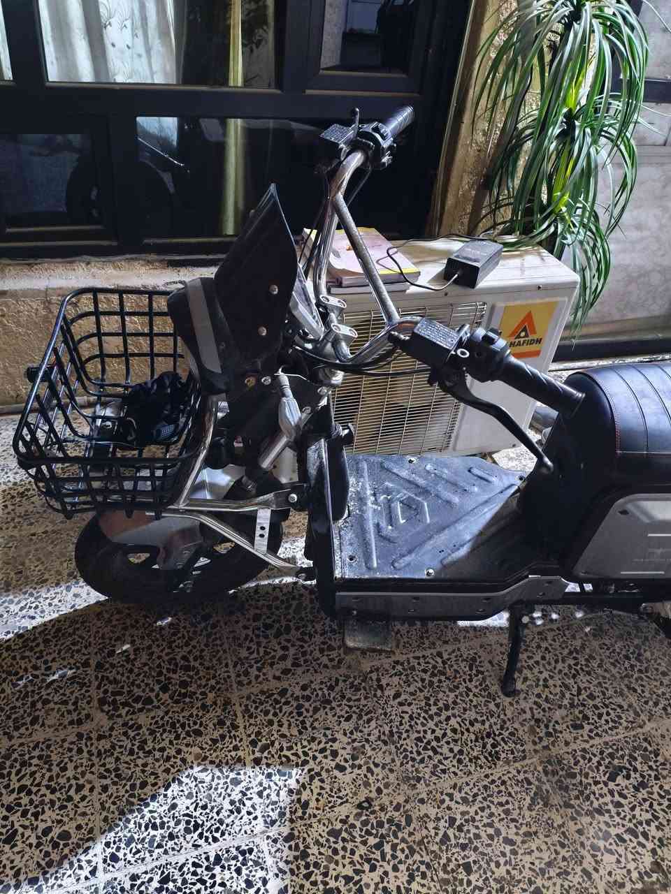 دراجة شحن اسمها الدبابة نضيفة وجديده بس يرادلها غسلة 6 بطاريات دبل سريعه ونشطة 3 سرع مستخدم 6 اشهر بطاريات نضيفة ما قايسها شكد السعر 750 وبي مجال للشراي مكاني حي العسكري فلوجة الخاص مفتوح وهذا الرقم ***********
