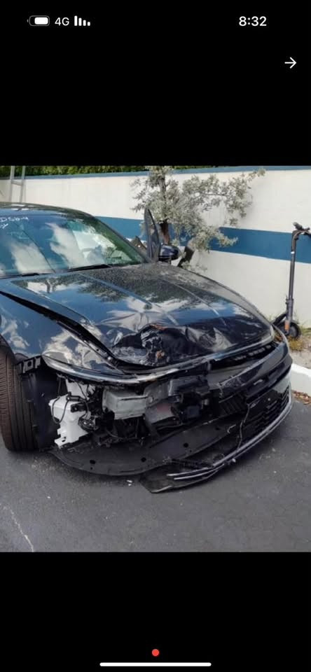 السلام عليكم 

سوناتا 2024 N line 
2.5 turbo 
السياره فول مواصفات ومعروفه مواصفات ال N line 
السياره ضررها موضح بالصوره مابيها تبديل قطع فقط تصليح 
ماشيه 38 الف كيلو 
سعر السياره 228 $ 
وبيها مجال بسيط للشرايه الصدك 
للتواصل ***********
سيارة بإسمي ومكاني بصرة
