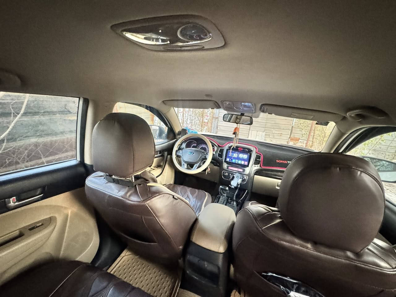 السلام عليكم 
سورنتو 13 شكل 15 
ماشية 98 حقيقي

رقم بغداد الجديد 
مكينة 2400
7 راكب 3 قطع تبريد

تدفئة تبريد .. حساسات امامي خلفي .. نظام اقتصادي
تخم تاير ياباني جديد
مري شفط + اشاير
كشنات جلد + كشن السايق كهربائي 
مكفولة گير مكينة تكم شواصي 
بيهه بارد بسيط + صبغ اسفل البابين عكس السايق بسبب شخوط 
السعر 162 وبيهه مجال 
بغداد / ***********
