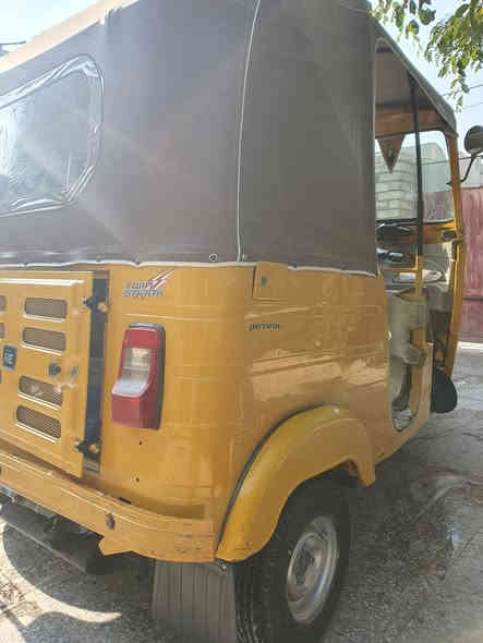 سلام عليكم تكتك 2020رقم نضيفه
تكتك كله بلاديه لا صبغ لا معجون دوس ما معمره السعر ٧وربع 
***********
