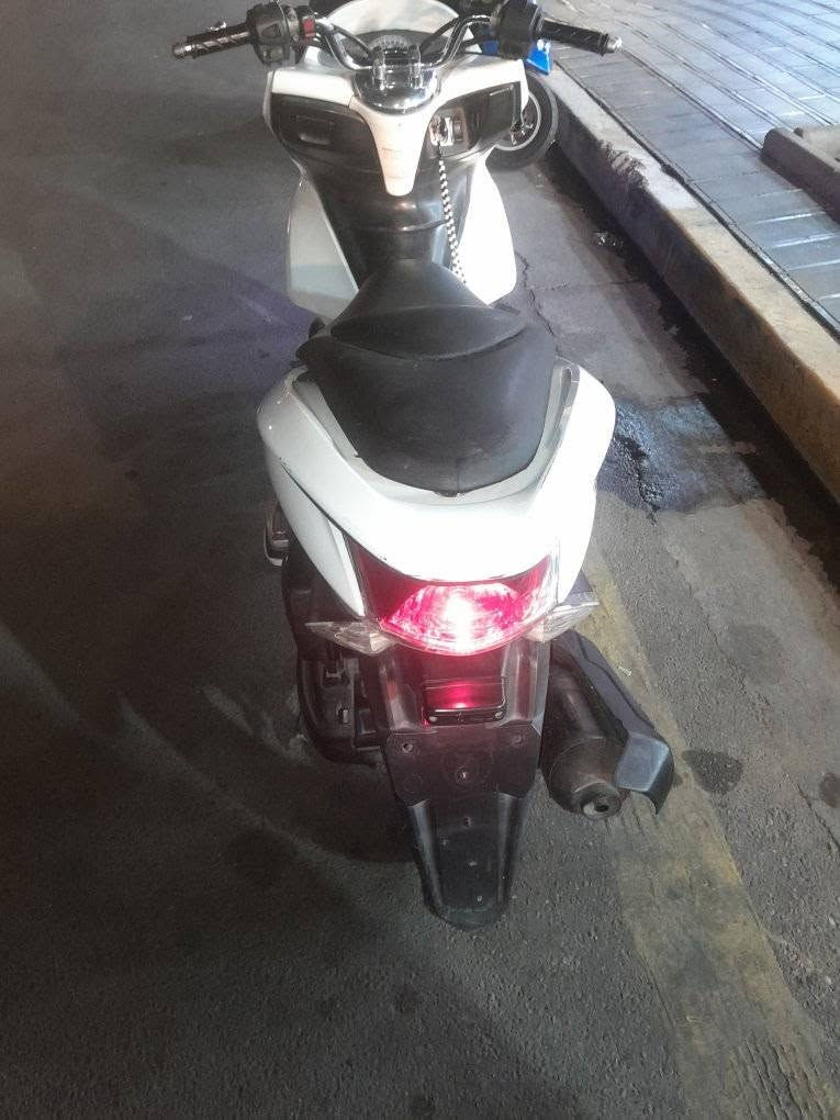 السلام عليكم pcx جيل اول ياباني مكفوله كفاله عامه لوك مكينه 150 برغي ممفتوح بيه  مال حاويه دراجه تتعب تكول جديد حساس ازدحام حساس ستان كله شغال ماشي ٣٥ حقيقي السعر مليون و١٥٠ وبيه مجال العنوان بغداد  الكاظميه المقدسه الهاتف ***********
