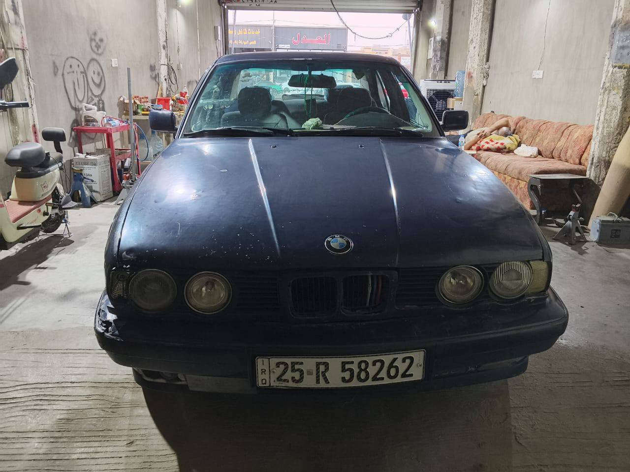 BMW موديل 89رقم كركوك بسمي شرط الغرامات وتحويل 
مكينه 525مسكر عدل شرط لاصرف ولابخار كير عادي 
صبغ حزام فقط سقف بلاد تكم وشاصي شرط بدون معجون على شرط بيها بس يم قبق البنزين معجون كلش قليل 
صدر وتايرات نص عمر وانطيك ترايك وين ميعجبك ماعجبتك مرجوعه كهرباء كله شغال فقط كيجات مرات يشتغلن ومرات يطفن يعني بيهن رجفه الجناي يعرف سالفتهن 
تجي تفحص غير البيها حقك يمي 
عنواني كركوك حي الخضراء 
***********
