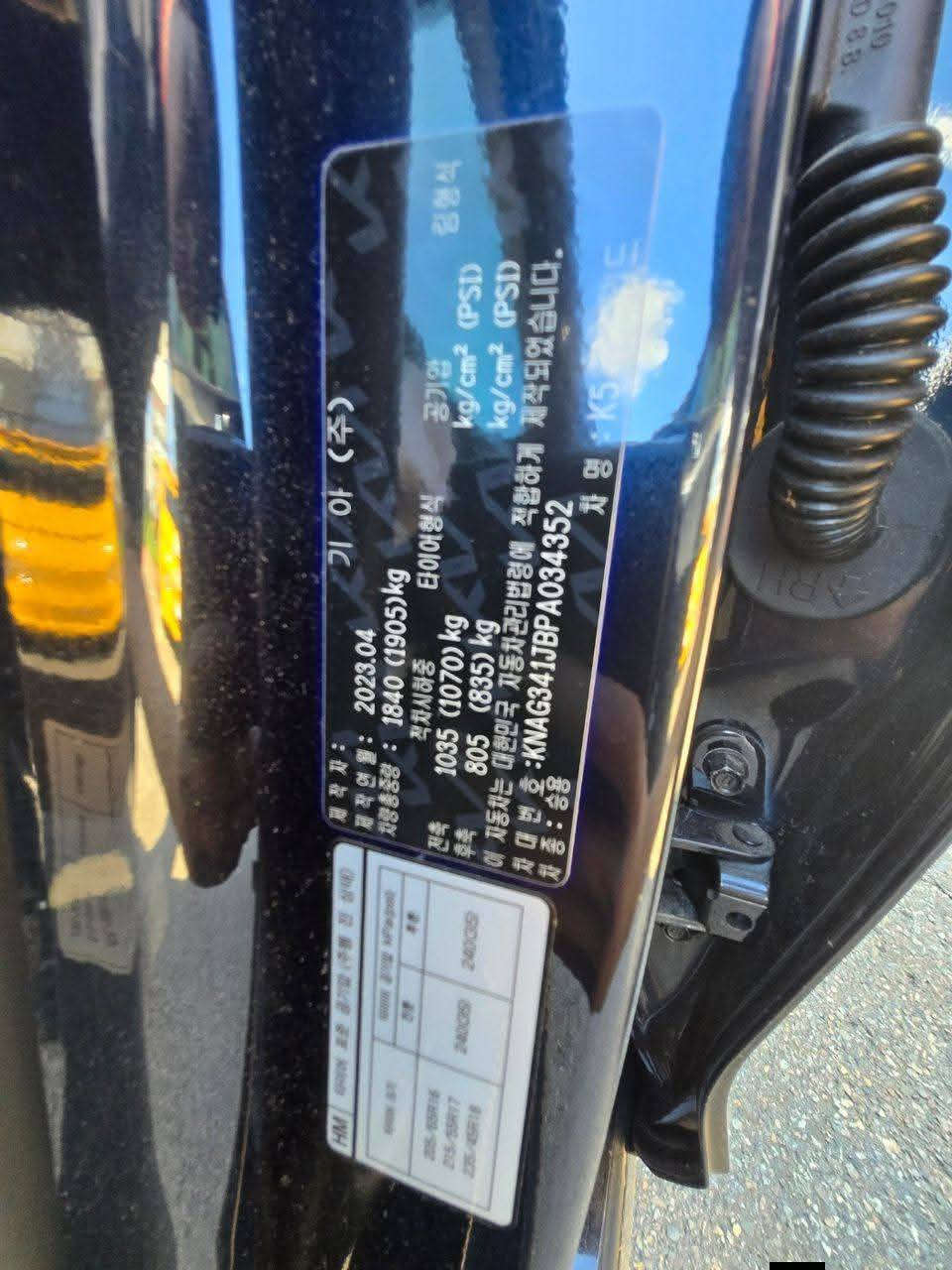 🚗 للبيع كيا K5 هايبرد موديل 2023
▪️ المحرك: 2000cc هايبرد
▪️ الممشى: 60 ألف كم
✨ المواصفات (فل كامل ماعدا الفتحه):
كير ماوس
 تبريد  خلفية كشنات اماميه تبريد +تتفأه
شحن وايرلس
تحديد مسار + سياقة ذاتية
 حساسات وكاميرات رادار امامي رادار خلفي مانع تصادم بريك ذاتي 
مواصفات كثيرة جداً
🛠️ الحالة:
حادث خفيف جهة اليمين (الجاملغ + طكة بسيطة بالباب الطخه صايره شطح )
لا يوجد لغد ولا شاصي
قبغ جنطة مبدلة
الجاملغات الخلفية كلير بدون قطرة معجون الطخه الخلفيه امعمره ابكوريه 
السيارة نظيفة جداً الله شاهد عليه سياره جديده بمعنه الكلمه برغي متصرف عليه 
💰 السعر: 160 قابل للتفاوض بالمعقول
📍 الموقع: (بغداد حي اور قرب جامع الفردوس)
📞 للتواصل: (***********)
