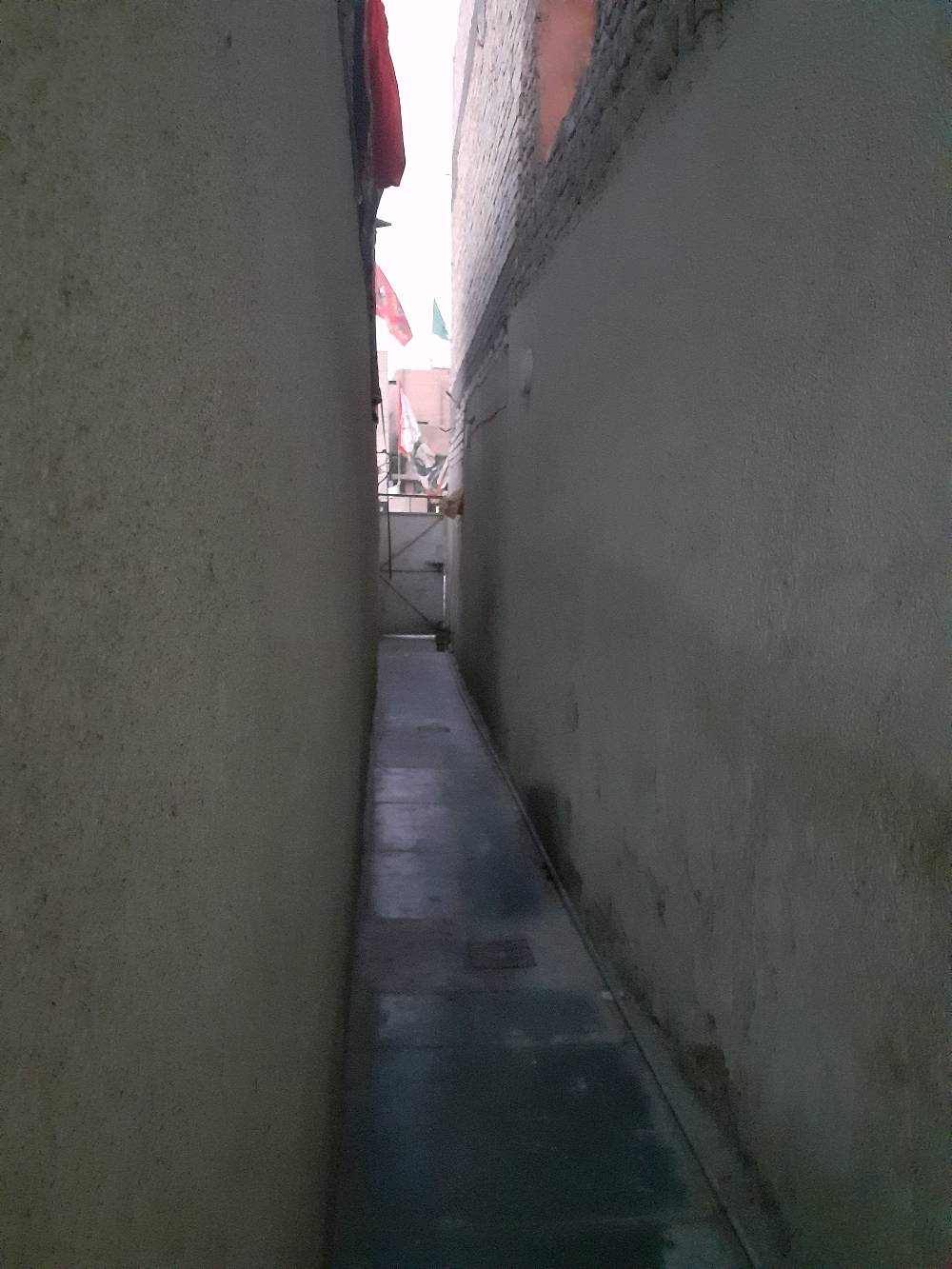 بيت طابقين مساحة 150 متر (خلفية)
نهاية الاورفلي اخر فرع من جهة المتنزه
تفاصيل البناء الطابق الأول استقبال كبير + غرفتين نوم + مطبخ+حمام+تواليت
الطابق الثاني غرفتين نوم+مطبخ + حمامين مشتركات
السطح الثاني يحتوي على مخزن
سند مستقل بأسمنا 
السعر قابل للتفاوض الرقم متوفر واتساب 