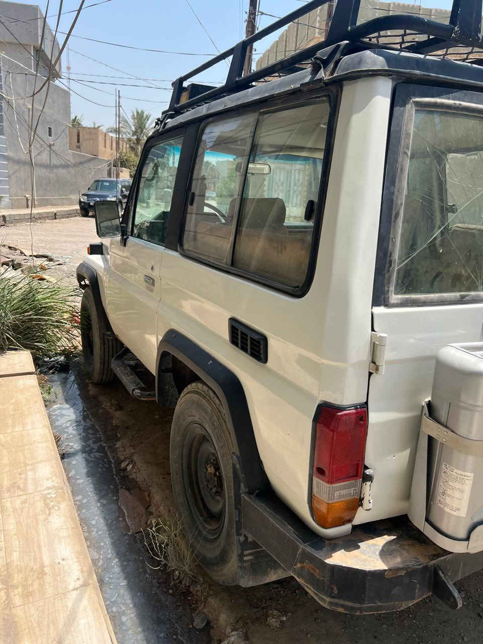 لاندكروز موديل 1983
رقم بغداد صدامي 
ديالى الخالص 
سعر 50بي مجال حك الجيه
***********
