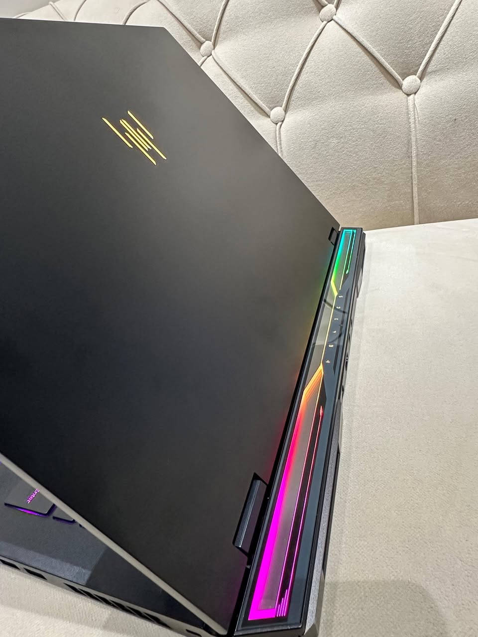 Acer Predator Helios 18
شاشة 18 إنج 2560×1600 ‏250Hz
معالج Intel Core i9-14900HX حتى 5.8GHz
كرت شاشة RTX 4090 ‏16GB ‏175W
رام 32GB DDR5 ‏5600MHz
خزن 1TB SSD
لجهاز جديد ممستخدم نقصة بس كارتون وسعر راسلني وتدلل


**إذا كنت صاحب هذا الإعلان وتريد حذفه لأي سبب، رجاءا أرسل رسالة إلى الدعم الفني**