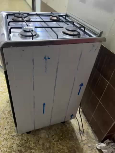 طباخ مصري الاصلي مستعمل شهر واحد وجميع العيون والفرن شغال ع الفحص 170 وبي مجال قليل *********** العنوان بغداد الدوره
