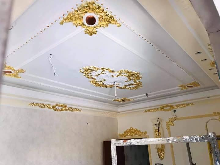 السلام عليكم مكتب القمة لعمل كافة انواع الاصباغ والديكورات الداخلية والخارجية وباجود المواد والدقة في العمل ***********
