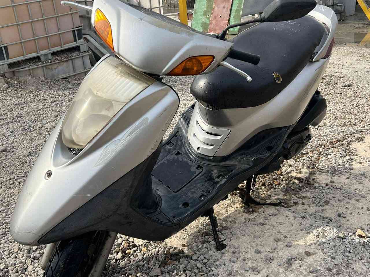 السلام عليكم دراجه ابريز دراجه نضيفه خير من الله للبيع مكينه ما مفتوحه بيهة برغي مكاني شهداء البياع رقم *********** و خاص  ماكو
