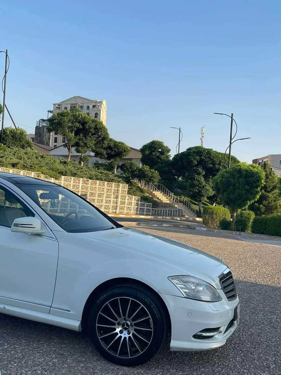 Marcedes s350 فول فولە پشت و پێشی کەپسە سەیارەکە زور پاکە مەکینەی نەکراوەتەوە ٢٠٠٨ کراوە بە ٢٠١٣ پانۆراما ٥ پەردەی بیلاد بۆ زانیاری زیاتر *********** کۆدی هەیە بێسەرێشە یەک موشکیلەی نیە ٨٥ گەڵاو برایانە السليمانية, العراق

