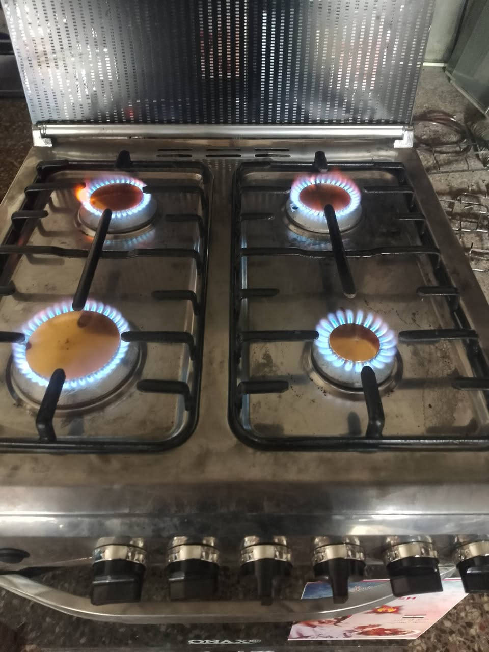 طباخ مصري 4عيون سل استيل نضيف مابي اي ضرر كله شغال وناره زركه فرن شغال فوك وجوه البيع سعره80 مكان بغداد معامل ولي شراي يتصل ع رقمي *********** اكو توصيل
