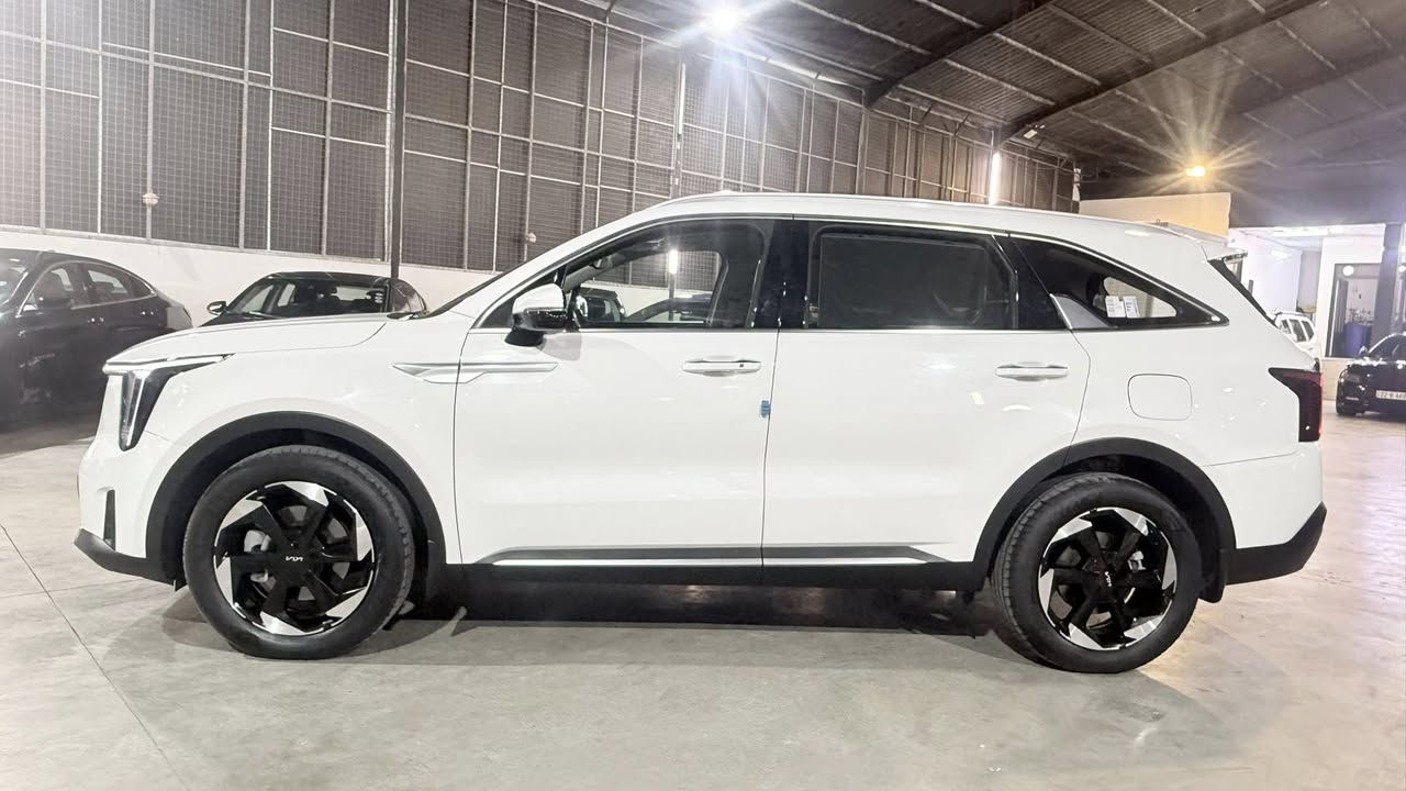 السلام عليكم
للبيع كيا سورنتو 2025 السعر 318$$

المواصفات فول 

بصمة ابواب

بصمة تشغيل 

فتحة سقف بانوراما

كير ماوس 

كراسي كهرباء  

كراسي تدفئة تبريد

بردات خلفية

 3 قطع تبريد

6سلندر 

تبريد بيانو منفصل

جنطة كهرباء 

فول تحكمات ستيرن

ماشية 46الف 

السيارة رقم اربيل تريد تحويل وكالة ماكو مشكلة 

العنوانر/اربيل

هـ/***********
