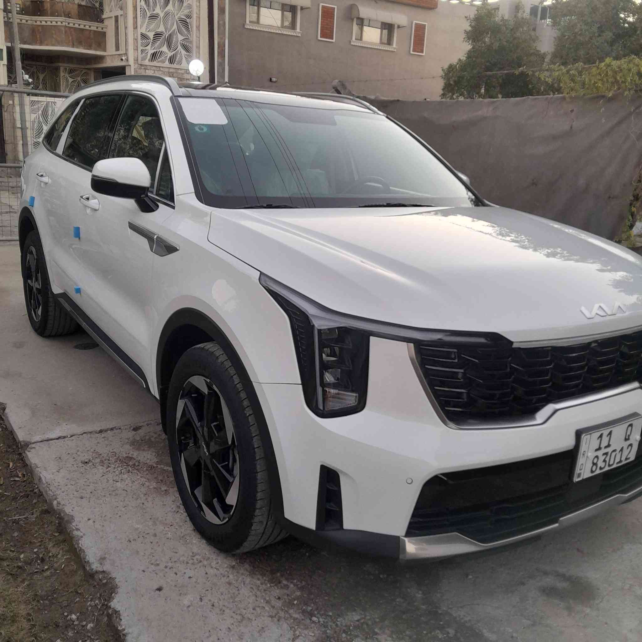 السلام عليكم سيارة للبيع سورنتو خليجي الشركة الدولية موديل ٢٠٢٤ رقم بغداد السيارة فول بانوراما وكراسي كهرباء ومري شفط وتبريد قطعتين وتشغيل عن بعد وننام ترحيب وبصمة ابواب وبصمة تشغيل والخ محرك ٦ سلندر وماشية ٢٣ بالنسبة للملاحضات / بيهة بارد شي قليل والسيارة ابأسمي ومكاني بغداد والسعر ٣٠٨ وبي مجال للاتصال ***********
