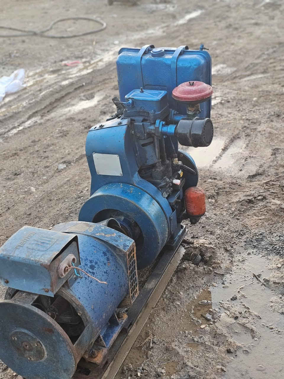 مولد هندي توبلاند 12 حصان 10 كيفي نضافه خير من الله شرط فره وحده يشتغل سعره 850 مكان ديالى ***********
