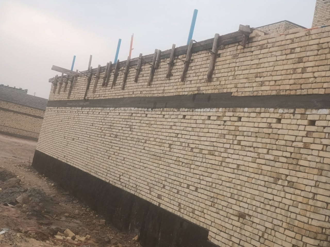 السلام عليكم جزء من اعمالي الحاليه منطقه الحشد تم اكمال السقف الطابق الأرضي نجاره وتسليح وصب  تشتغل جميع مناطق البصره  ***********
