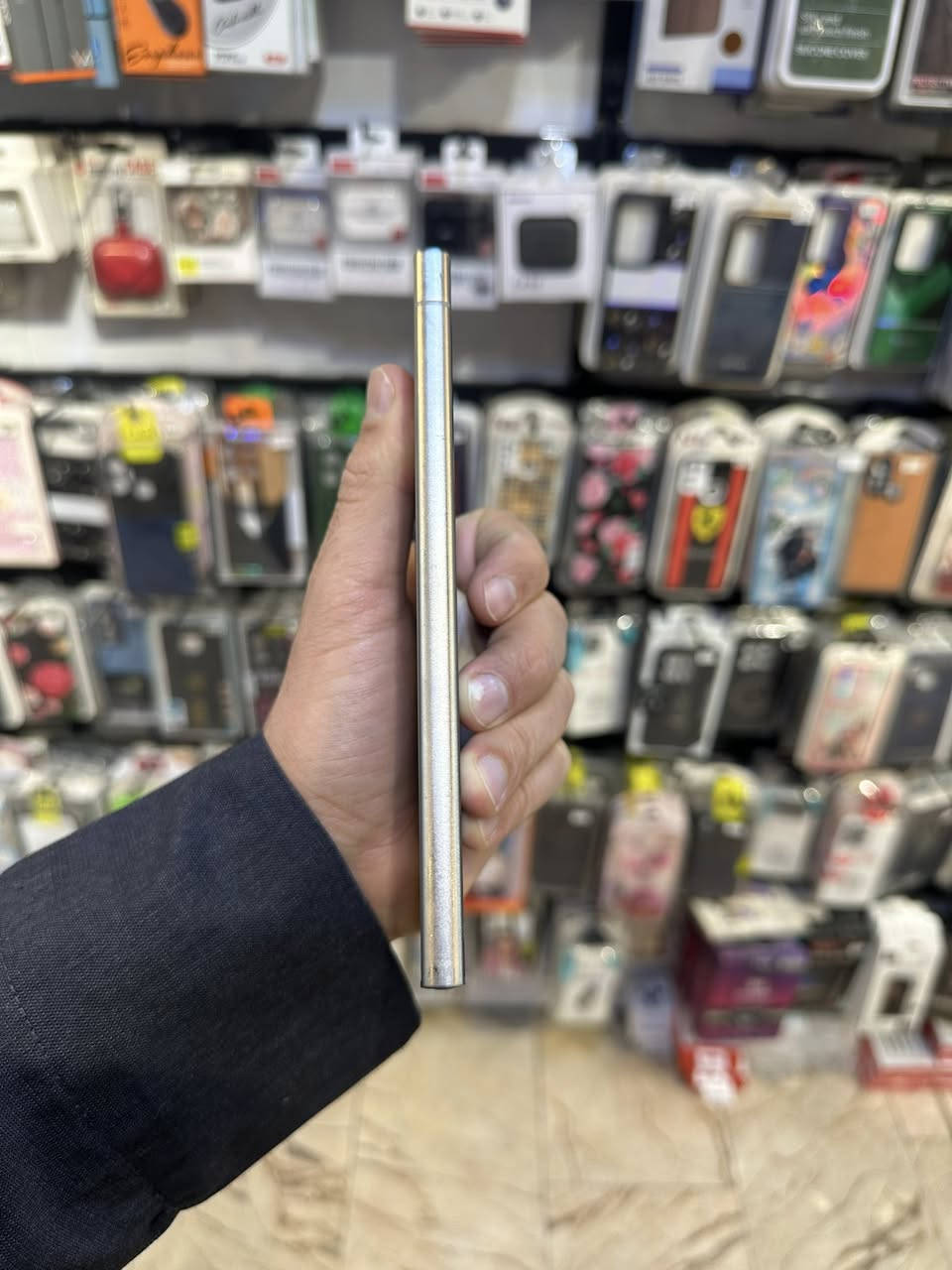 السلام عليكم
Samsung s24 ultra 1TB
الجهاز ضمان عين الفهد
مكفول من التصليح ومن أي خلل
فقط القلم مالته مكسور مرة يشتغل مرات لا
وبي شخوط خفيفة بالشاصي أثرات مال كفر مو ضربات
باكيت وكيبل أصلي
تفاصيل الجهاز كلها بالصور
السعر 925 ألف قفل
مكاني بغداد العامرية
***********
لا يوجد توصيل
