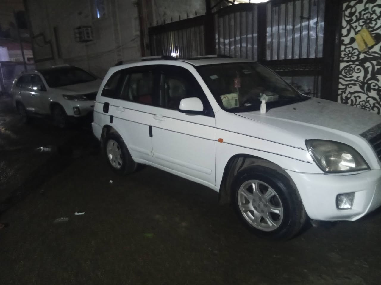 تيكو موديل12 محور مكينة وكير كامري 2000 شادهن توني جدد بيها فقط باب خلف السايق مصبوغه فقط سياره جانت عليها خطه  فوكاها غلفت فابلون جماليه  سونر موجود تبريد ثلج كهربائيات كلها كامله كراسي اماميه تدفئه تبريد تخم تاير جديد سنويه ل31 ارقام انكليزي بسمي غرامه مصفره دوشمه جديده سستم نايلون بطاين زنون اصلي كامره خلفيه شبيه الكديلاك سياره كامله فقط بيها بوشه خلفيه وحده كايمه فقط حتى سبير شاده جديد اريدها ب57 وبيها مجال قليل كلشش سياره حيل متعوب عليها وكلشي موجود بلسوك عنواني بغداد الحريه شرط السياره نازله شركه ب12 من الي منزلها الي لسياره مضمومه واني حورتها على ايدي ***********
