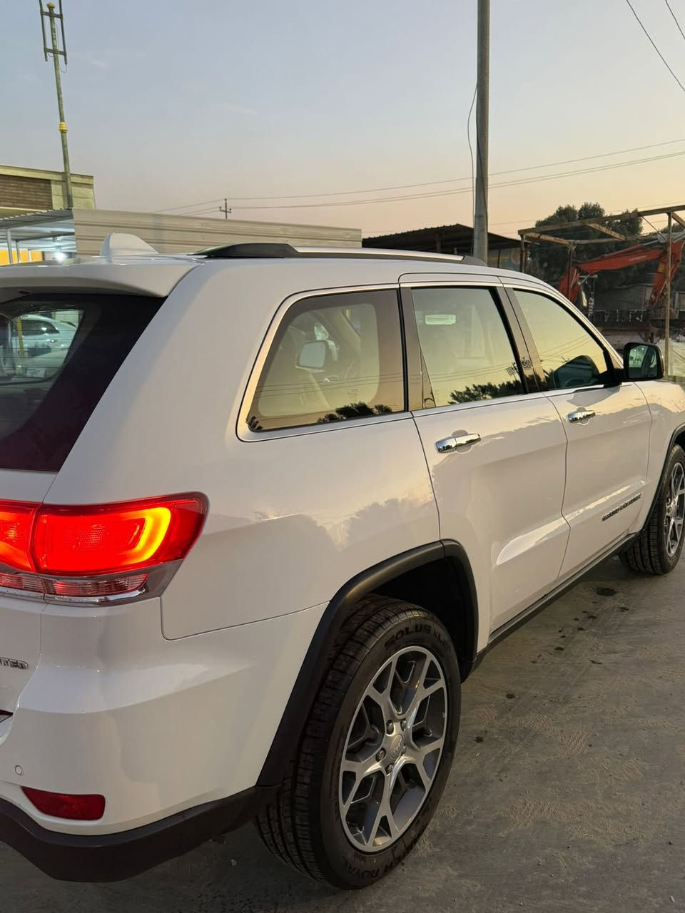 للبيع 
جيب 2019 خليجي لمتدد بلاص 
فول مواصفات  
ثلاث شاشات 
بانوراما 
تدفئة تبريد كشنات
رقم بغداد 
السيارة نظيفة مكفولة كفالة عامة
ما عدا بارد بسيط
ماشية 80  
سعرها 275$ 
للاتصال ***********
