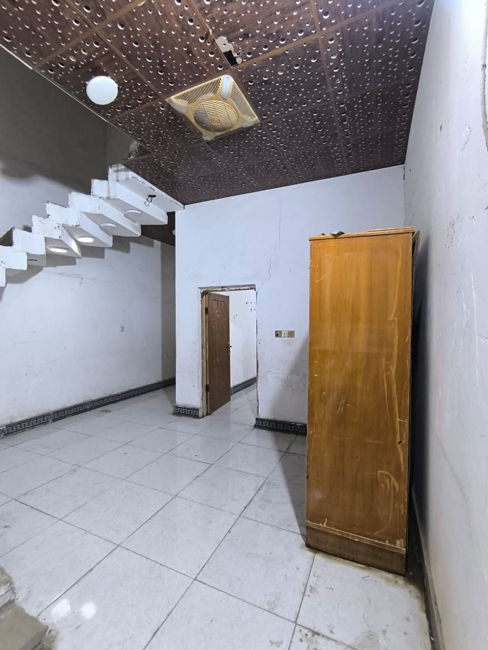بيت 100 متر للايجار التنومة شارع البراجعة قرب حسينية حجي نجم بي غرفة نوم وحمام وصالة وديوانية ومطبخ صغير الايجار ب 300 قفل مقدم الشهرين, الماطور عاطل الايجار لعائلة صغيرة واتساب او اتصال هذا *********** رقمي
