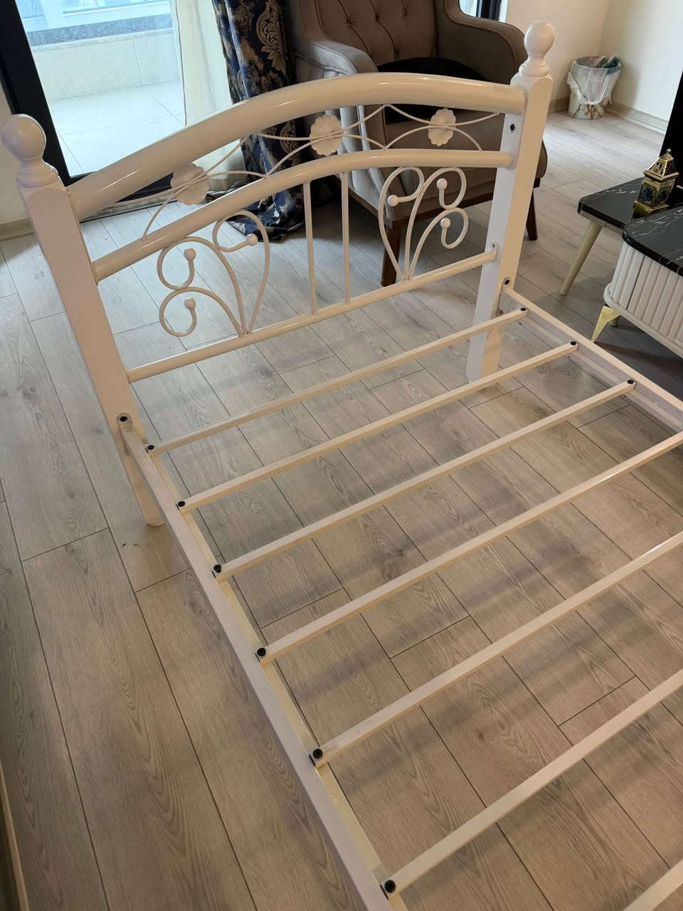 سرير للبيع صناعة ماليزية استخدام شهر واحد 
السعر 100,000 معاه مرتبة ومخدة هدية
للتواصل ***********

‎جێگای نووستن بۆ فرۆشتن، دروستکراوی مالیزیایی، بۆ ماوەی یەک مانگ بەکار دەهێنرێت.  
‎نرخی 100,000، لەگەڵ دۆشەک و سەرینێک وەک دیاری دێت.  
‎پەیوەندی: ***********

Bed for sale, Malaysian made, used for one month. 
Price 100,000, comes with a mattress and a pillow as a gift.
Contact: *********** أربيل, العراق
