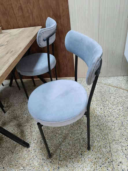 السلام عليكم موجود 3 ميوزه طعام مع كراسي كل ميز ويا 4 كراسي للبيع استعمال قبل شهر اي استفسار على الرقم.    ***********.  المكان الصويره
