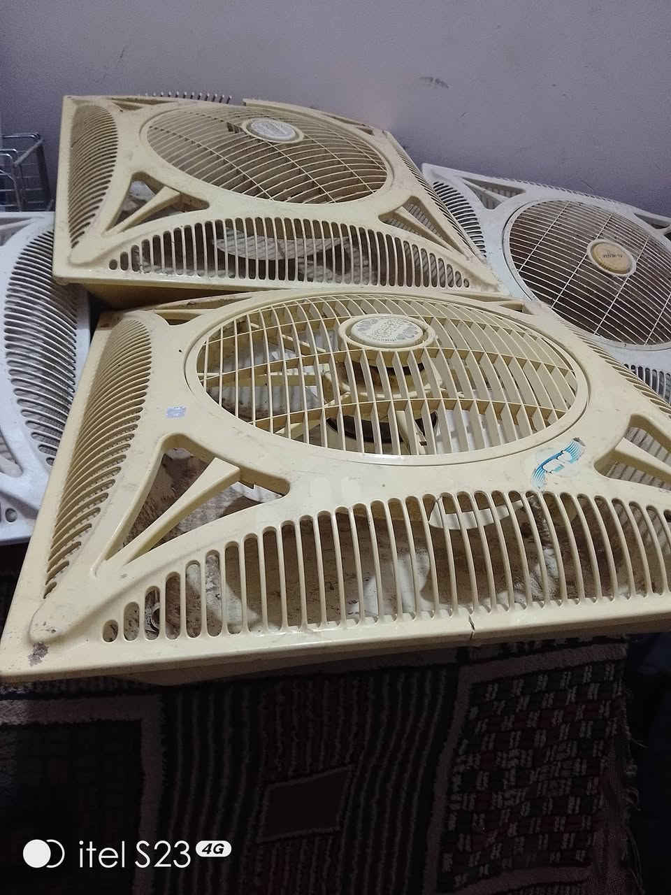 السلام عليكم 
عندي عروض للبيع
بمكان سقف ثانوي عدد 4 شغلات 20الف 
مبردات 2 برفاف ايرانية على شغل سعر 60الف 
اي استفسار اتصل ***********
