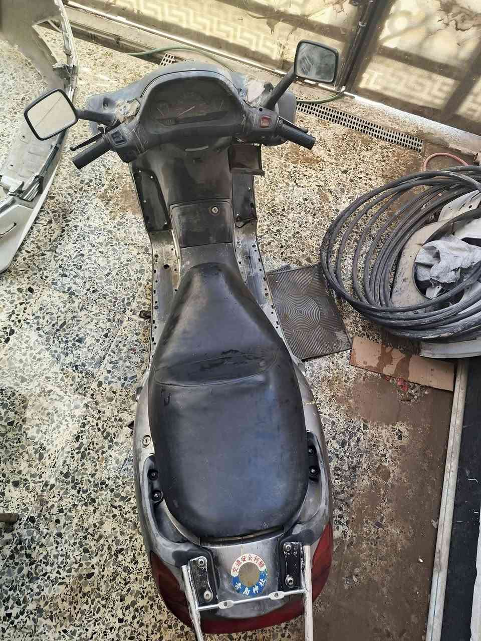 سلام عليكم  دراجه فور سايد للبيع ادير سلف بس متشتغل 
كهربائياته كله شغاله كفرات موجوده بس تعبانه سعره 300 وبيه مجال العنوان الدوره ابو الدشير ***********
