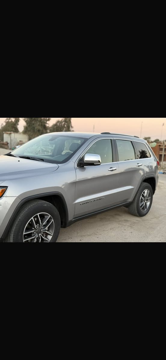 سلام عليكم 
جيب كراند لمتد موديل 19 فول مواصفات امريكي كلين بدون حادث بدون صبغ كفالة سيارة علسونار رقم بغداد الجديد بسمي مكينة كير صدر تبريد كفالة سيارة جاهزة بدون نقص السعر 24 وبيها مجال مكاني بغداد الخطيب ‭

‭0776 727 6923‬
