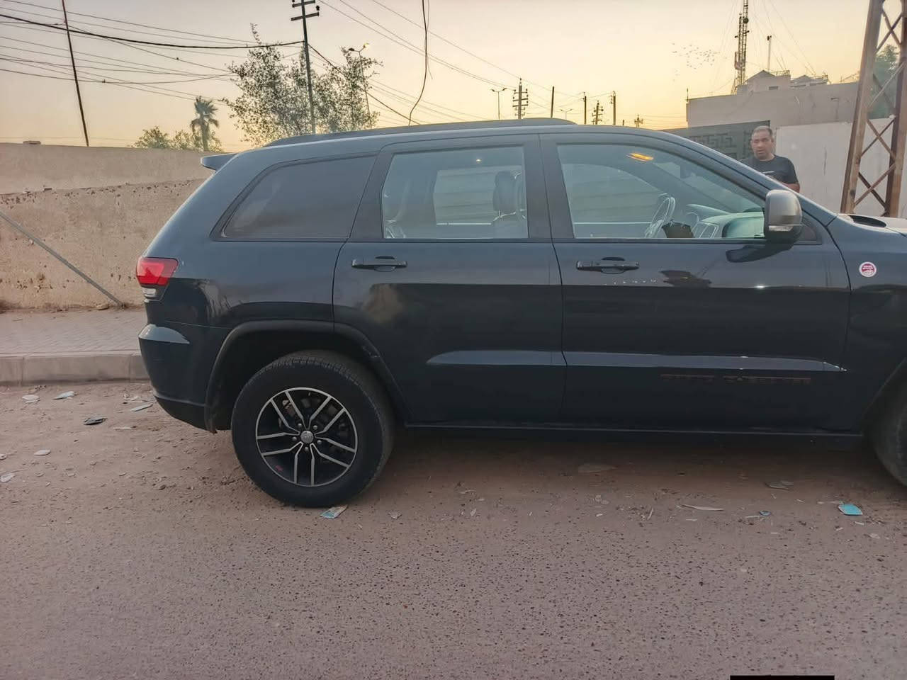 جيب تريل هوك 2018  فول مواصفات جكات توقف ذاتي  نقط عمياء حساسات سلايت  وضعيات قياده فول احدثها قطعتين من امريكا وصار بيها هنا 3 قطع رش بدون دواخل وبدون أير باك  ماشيه 88كم  بسعر 22$ للاستثمار ***********
