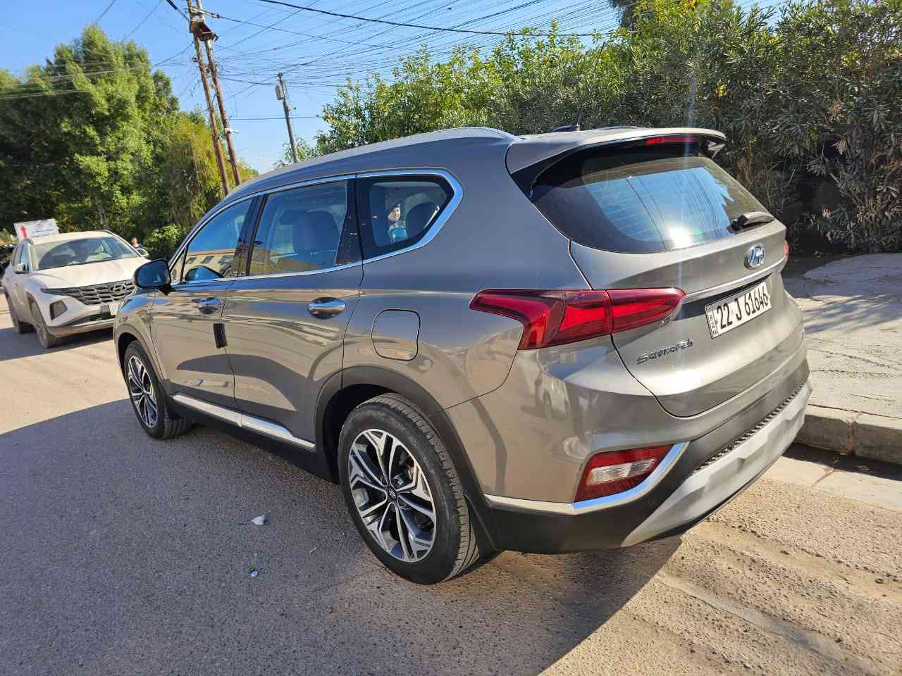 سنتافي 2020 خليجي 6سلندر 3500 فول مواصفات ما عدا بانوراما مكفولة من الصبغ والضربة بس بيها حالوب بالقمارة والبنيد مو كلش مبين اصلا

 السيارة باسمي السنوية رقم اربيل الجديد ماشية 78 الف السيارة نظيفة جدا وعلى ايدي اخذتها زيرو

مكان السيارة بغداد الغزالية
رقم التلفون ***********

مواصفات

مكينة V6/3500  ٦سلندر
بصمة
تشغيل عن بعد بالسويج
كشناتها جلد درجة اولى
شفتات كير بالستيرن
ليد امامي + خلفي
كراسي كهرباء
تبريد شاشة
اشاير بلمري + مري كهرباء + ترحيب حضور
صندوك كهرباء
درايف مود 4 وضعيات
كامره خلفية دوارة
ويل 19 كبير
حساس امامي خلفي
مانع انزلاق
مانع انحدار 
كروز سرعة + مثبت سرعه
جام اوتو 4
3 قطع تبريد
7راكب
بردات ابواب خلفية
شاشة 
منافذ usb
شاحن وايرلس
تبريد خلفي تحكم منفصل
