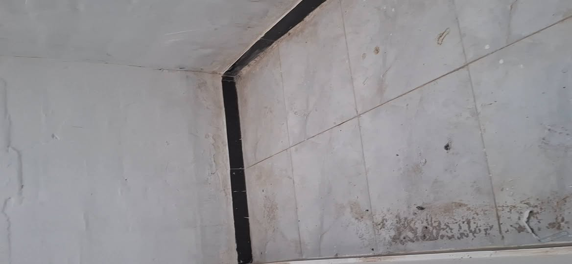 السلام عليكم مشتمل مساحه ١١٥ متر بلرحمه خلف افران صمون السلام كهرباء ماء مجاري بورسلين ابواب سقوف ثانويه كله جديد قاطين غرفه فوك وغرفه تحت واستقبال وصاله وحمام داخلي ومنور وممشه كله جديد تانكي ماء ١٥٠٠ لتر وسخان ١٤٠ لتر وماطور ماء ومغسله بس جيب غراضك واكعد تريد تستثمره ايجار ب٢٠٠ الف اقل شي وباسمي للاستفسار *********** السعر ٧٥ مليون واذا مراوس بسياره وفرق اراوس كورلا او النترا ومن الله التوفيق
