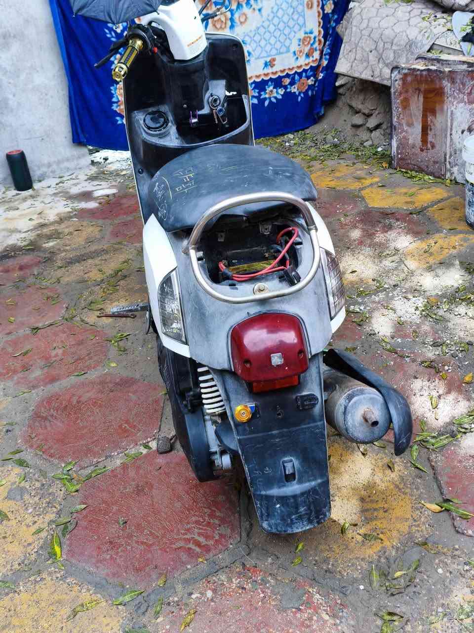 ماكس بوليس نوزل موديل2009 دراجه رمبة صار شهرين من طلعت بيها تزويدات قطرة دهن ويدات وستاند يم الحاضن لون كرزي دراجه نص نكرة سلف مثل ماموضح بلفيديو معتاز واريد ابيعه او اراوس ب ايراني اصولي حتلو ازيد فوكاها سعر خاص بس الشراي يجي خاص


**إذا كنت صاحب هذا الإعلان وتريد حذفه لأي سبب، رجاءا أرسل رسالة إلى الدعم الفني**