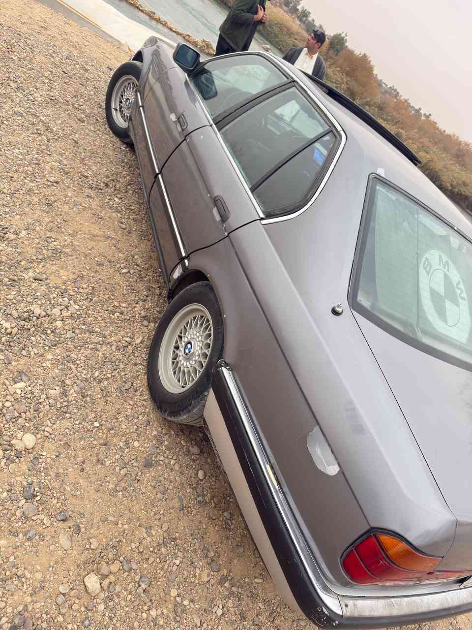 السلام عليكم بي ام دبليو حجم 730 مسكر 8 سلندر موديل 1992 محرك بشرط  كير 3 وضعيات شغال بشرط كهربائيات بلادية وشغالة كلها داخل جلد صاجات تبريد ثلج قطعتين وتحويل ثاني يوم السعر 48 مكان السيارة بغداد سبع البور للاستفسار الاتصال على الرقم ***********
