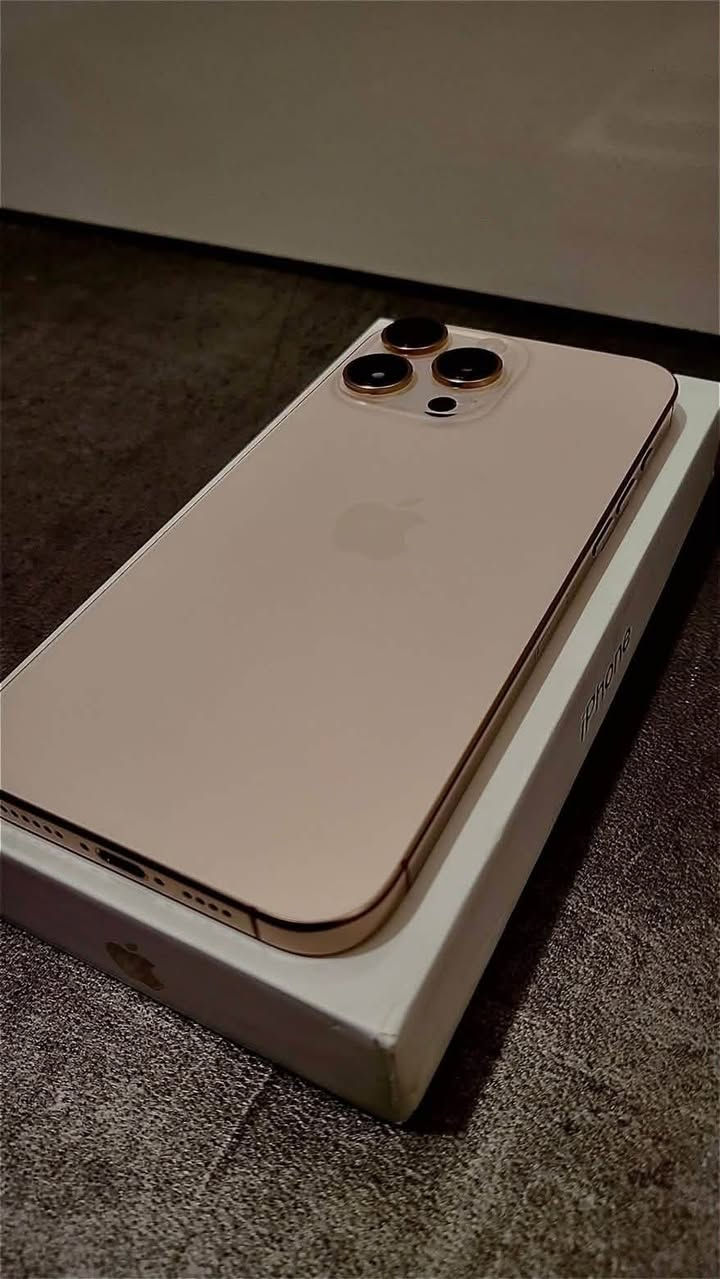 السلام عليكم
ايفون 16 برو ماكس ذاكره 256 دبل سيم كارت
بطاريه 🔋93 
نضافه الجهاز 100/100 مكفول من كلشي وضمان 15 يوم 
السعر💵 مليون 350 الف 
العنوان 📍 بغداد المنصور
رقم 📱*********** واتساب  او اتصال
