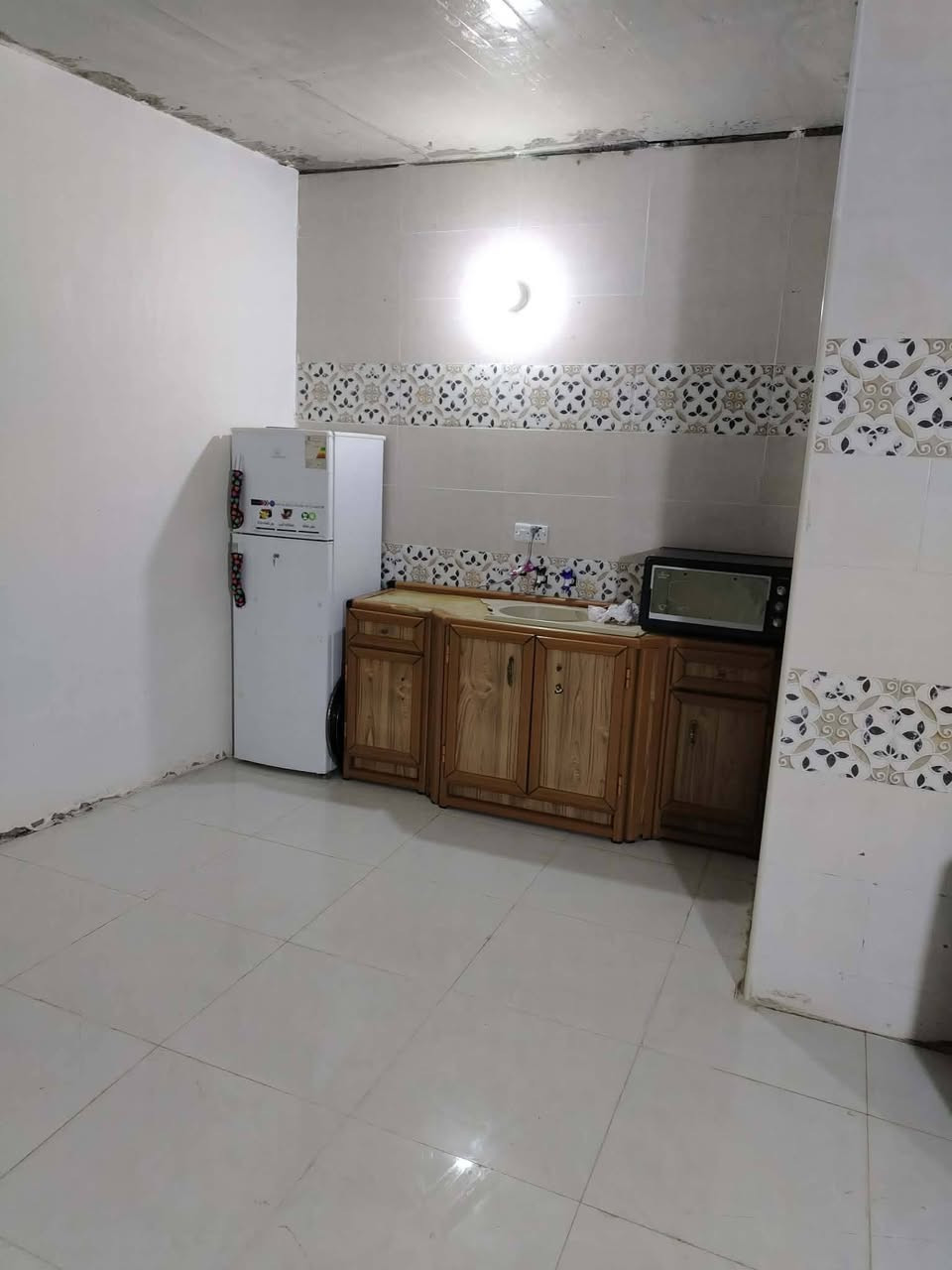 بيت حي الحكيم واجهه 5ونص
نزال 27
مساحه143
ستقبال وهول ومطبخ وغرفه وصحيات بسم راعيه قريب عل كورنيش 50متر. قريب عل داموك صارلي قل شهر من كملنا. بنائه. جديد سقف سندويش لاصلي .  سعر35 وبي مجال


**إذا كنت صاحب هذا الإعلان وتريد حذفه لأي سبب، رجاءا أرسل رسالة إلى الدعم الفني**