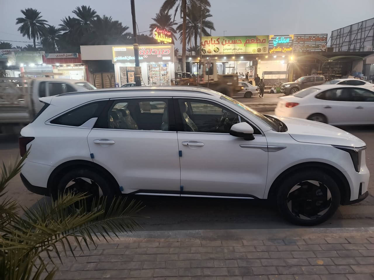 سورنتو موديل 24 ماشيه 55 6 سلندر 7 راكب 3 قطع تبريد بصمه تشغيل 
مكفولة عدا بارد بسيط جدا مايبين بس بسونار 
مكان واسط العزيزيه السعر  إتصال ع الرقم ***********
