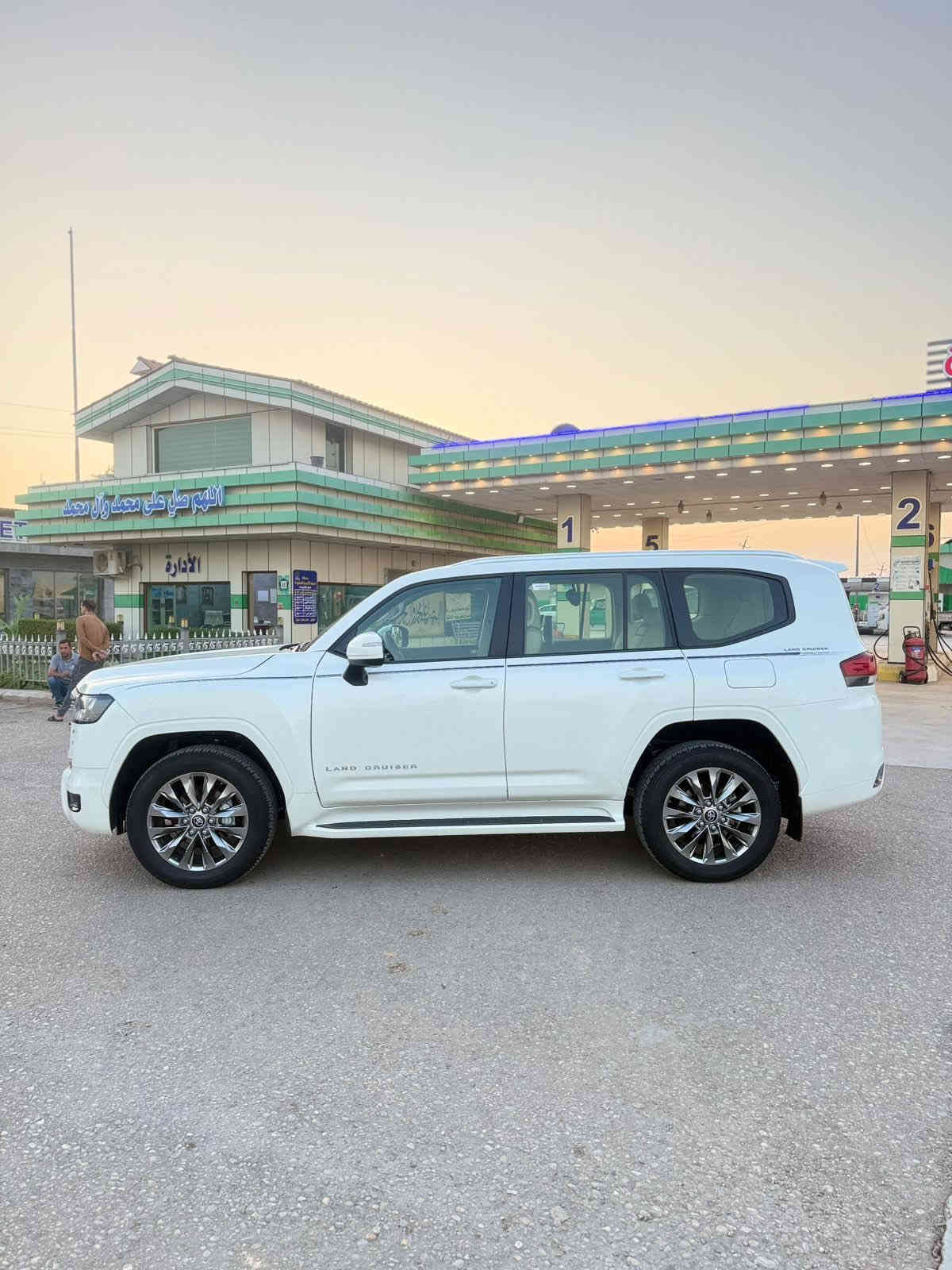 سلام عليكم 
للبيع لاندكروز موديل 2024 مكفولة كفالة عامة من كلشي 6سلندر 4000
مواصفات السياره 
فتحة سقف 
جنطة كهرباء 
كراسي جلد 
كراسي كهرباء 
شاشات تطبيق اصل 
3 شاشات 
كراسي تدفئة 
كراسي تبريد 
لايت زنون 3 عدسات 
كشاف لايت 
زراك لايت 
3 قطع تبريد 
جامات تصعد وتنزل كهرباء اوتو 
مري كهرباء وشفط 
نضام SPORT
نضام OTOhold
نضام صعود الجبال 
نضام المنحدرات 
داخل جلد بيجي 
بك لايت LED 
كامرات خلفية وامامية 
حساسات أمامية 
حساسات خلفيه 
سياره جديدة حيل
مكان السيارة صويره
السعر المطلوب 735 وبيها مجال 

***********
***********
