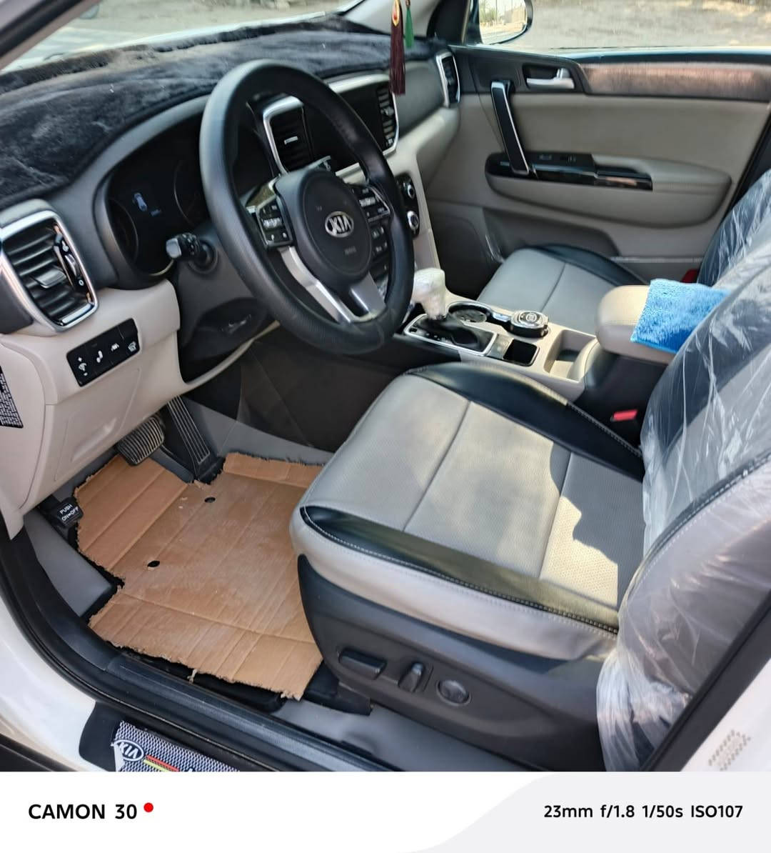 السلام عليكم
كيا سبورتج  للبيع موديل 2021 وارد امريكي (EX)فول مواصفات ماعدا   فتحة السقف محرك 2400 ماشية 28 مال جني السيارة بااسمي حادثهه مياه امطار فقط 
 للتواصل واتساب ***********
