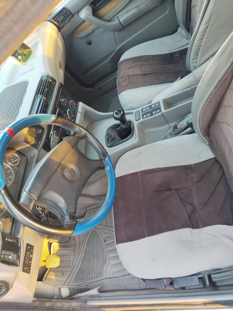 بي ام دبليو للبيع  525مسكر كير عادي كير ومكينه وتخم تأير مكفوله من الضربعه سياره نضيفه غرفه نضيفه ويل رياضي رقم نكليزي سياره خير من الله  سعر 55 مجال الشراي شراي يتصل ***********
