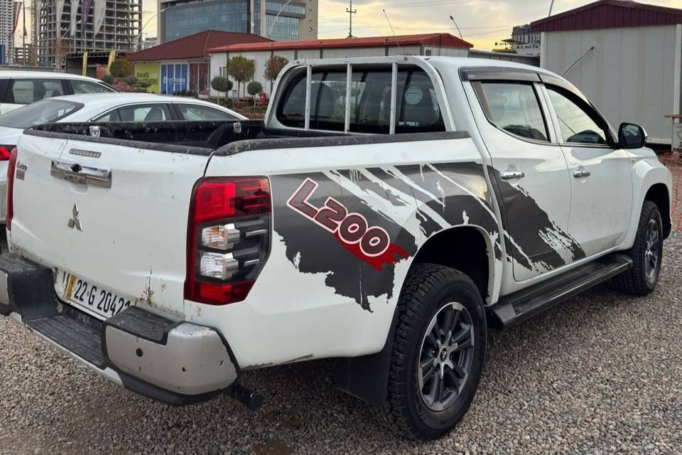 میسیوبوشی L200 مۆدیل 2023 دەبڵ ئەکسل 
چوار تایەی نوێی لەژێرە
بێ بۆیاخ بێ سارد هیچی نیە
نموونە لە جوانی و پاکی 
هیچ مەسرەفێکی تێدانیە 
تحویل و غەرامە بەشەرت 
سنوى و رقمى تازةيه به ناوى خومانه

سـعـر : لە کۆمێنت داوابکە ڕاستەوخۆ بۆت دێت 📥 

گێر و مەکیەنەی بەشەرت 
هیچ کێشەیەکی تێدا نییە 

ژمارەی خاوەنەکەی 
*********** WhatsApp & viber
***********
