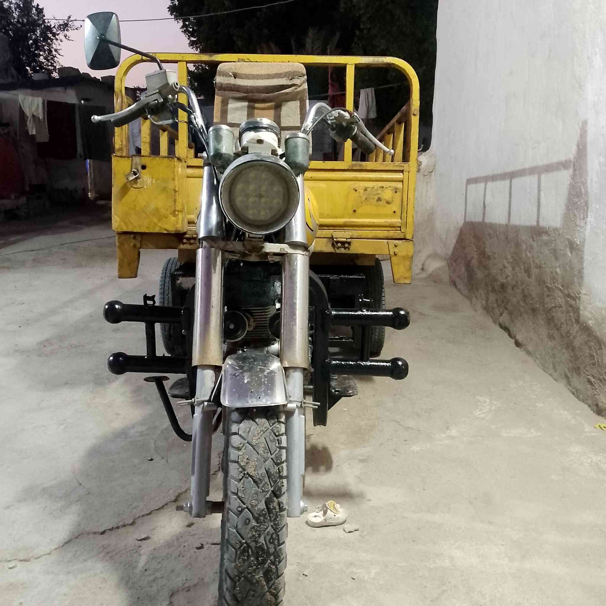 ستوته اوراق مديل 15مكفوله وحلوه شاصي كفاله بدي نضيف بس صبغ يرادله جارد مكينه حلوه تايرات جدد 3واكسن برغي نضيف كهربايات شغاله هورن لايت كدام  باتري سايبه بس شوي تعبان لبيع عنوان خور زبير رقم الهاتف ***********
