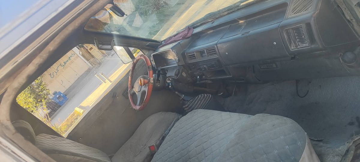 السلام عليكم سياره كيا بسته موديل 92مكينه تجفيت جديد ما صار سبوع من جفتتهه سنويه عضم عاج رقم بغداد صدامي صاحبه ماندله بشرط اتكفلهه مدني وعشائر سعر 15. ***********
