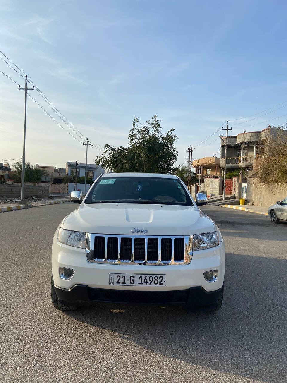 السلام عليكم ، للبيع
جيب / كراند شيروكي / 2011 / لاريدو 
وآرد أمريكي ، كلين
مثل ما وضح بل صور
 ( دواخل كفاله ) ايرباك مكفول 
السياره رقم سليمانية الجديد + هزة جديده 
المواصفات الأساسيه
💥محرك 6 سلندر 3600 لمرغوب 
💥كير أوتو ماتيك
💥مرايات عاكس للضوء 
💥تحكم ستيرن 
💥كامره خلفية
💥نضام تقليل صرف الوقود ECO
💥منافذ شحن وأواكس أمامي خلفي 
# كشن السايق كهربائي

وباقي التفاصيل معروفه ...
أخوان السياره كامله وكلش نضيفة 
كشر السيارة نضيف 
كير،محرك،كهربائيات، 
حداده ، تبريد ، 
بألف عافيه ع الياخذها 
سياره صدك مال جـنـاي 
سيارة حلوة كلش ونضيفة
. . . . . . . . . . . .
السعر  ( 155) وبيها مجال  
مكان السياره ديالى / كلار
للأستفسار ، ( ***********)
