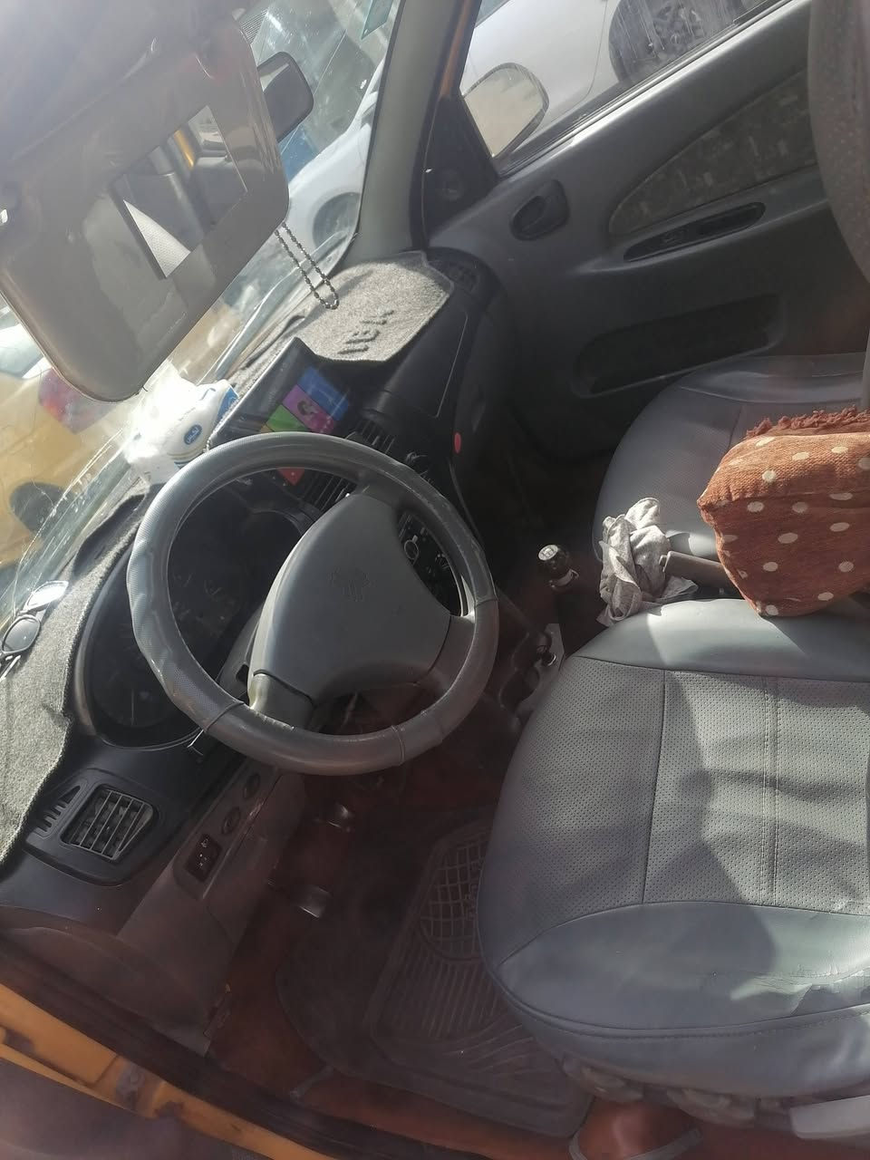 سلام عليكم طيبه للبيع ٢٠١٥ السيارة بيهه جاملغ الايسر الامامي
مصفره هيئه وعليهه غرامه ٣٠٠ السعر ٣٥ الرقم *********** 
ََ
