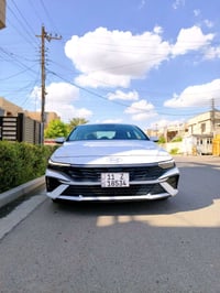 للبيع هونداي النترا 2024  لون ابيض صدفي رقم بغداد بأسمي محرك 2000   وا...