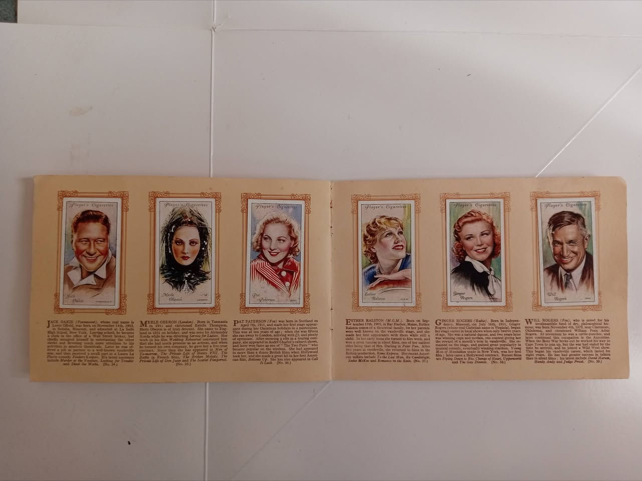 البوم كارتات اصلية قديم جدا انكليزي يضم مجموعة كارتات مشاهير السينما عدد ٥٠ كارت مع معلومات عن كل شخصية 
(مثبتة في الألبوم يمكن رفعها)
سعر الألبوم الكامل / ٣٥ ألف الاستلام مباشر بدون توصيل بغداد البلديات الشارع العام التجاري


**إذا كنت صاحب هذا الإعلان وتريد حذفه لأي سبب، رجاءا أرسل رسالة إلى الدعم الفني**